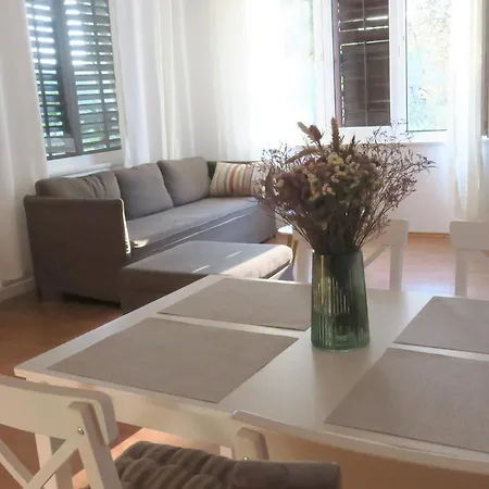 Elda Apartment *